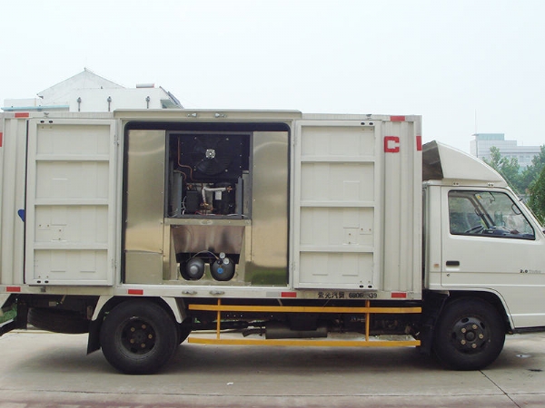 廂貨啤酒運(yùn)輸車(chē)